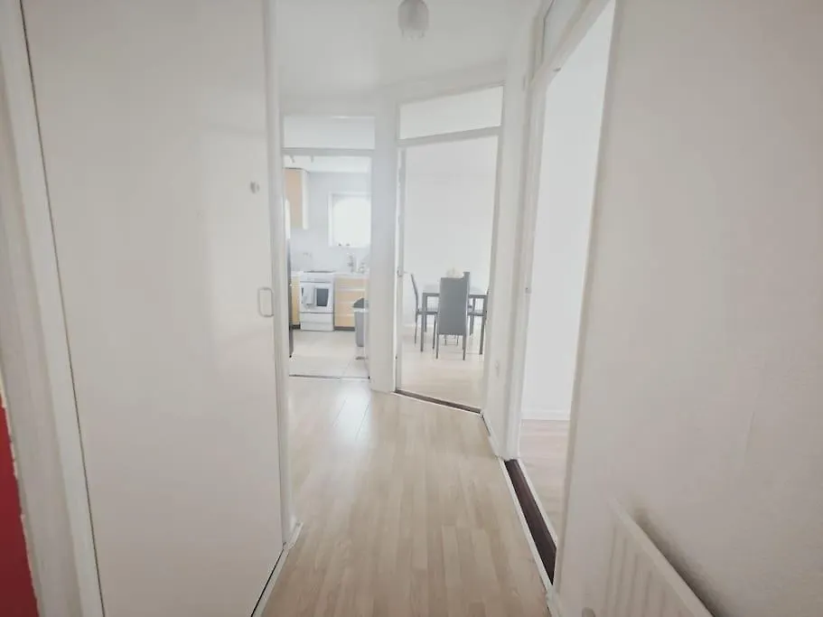 City Airport Apartment London 0*,